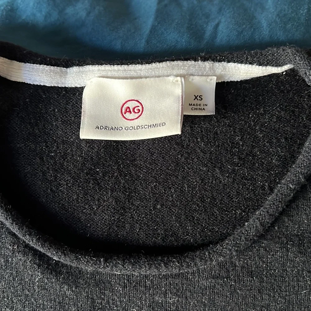 Black & white Graphic sweater w/ french La Nouvelle Vague writing “the new wave” - Picture 6 of 8